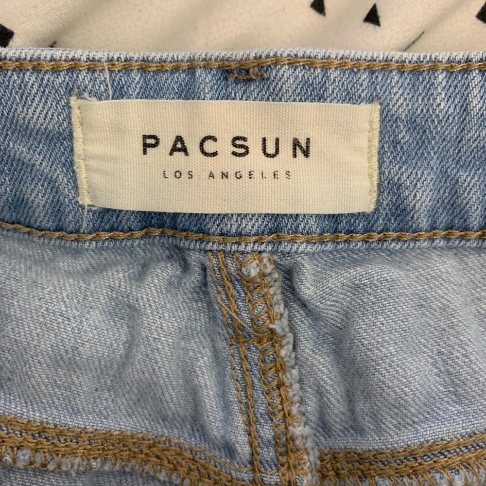 Light wash skinny jeans